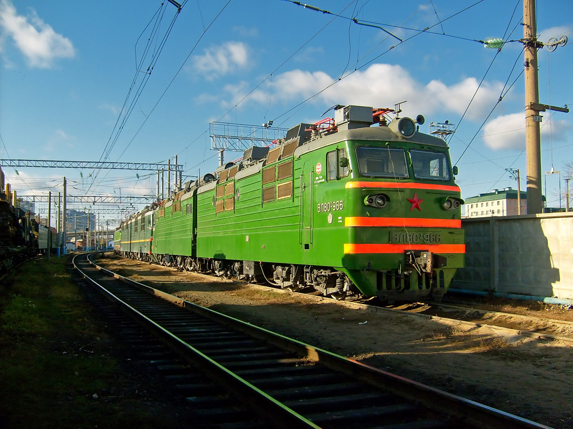 Электровоз ВЛ80Т-966